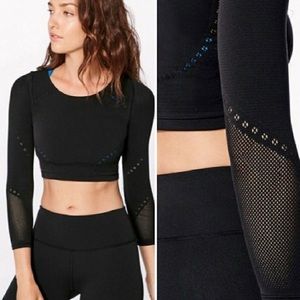 lululemon reveal long sleeved crop